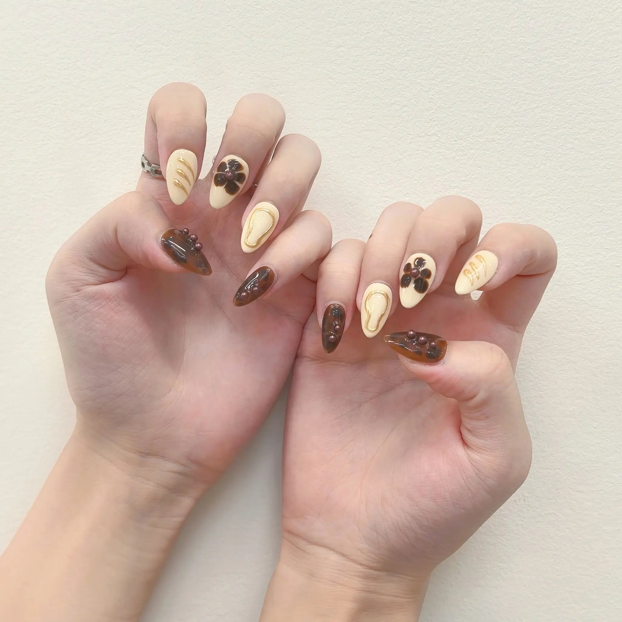 Amber Tortoise Nouveau - Image 4