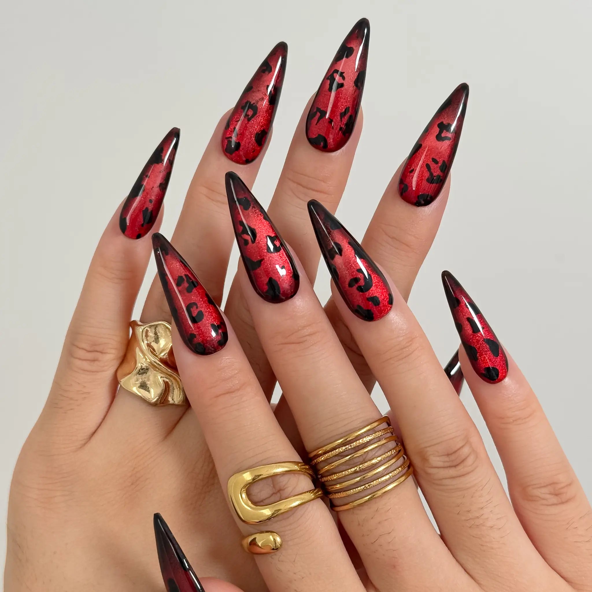 Crimson Panther Eclipse press-on nails in Red, Black, detail view 2