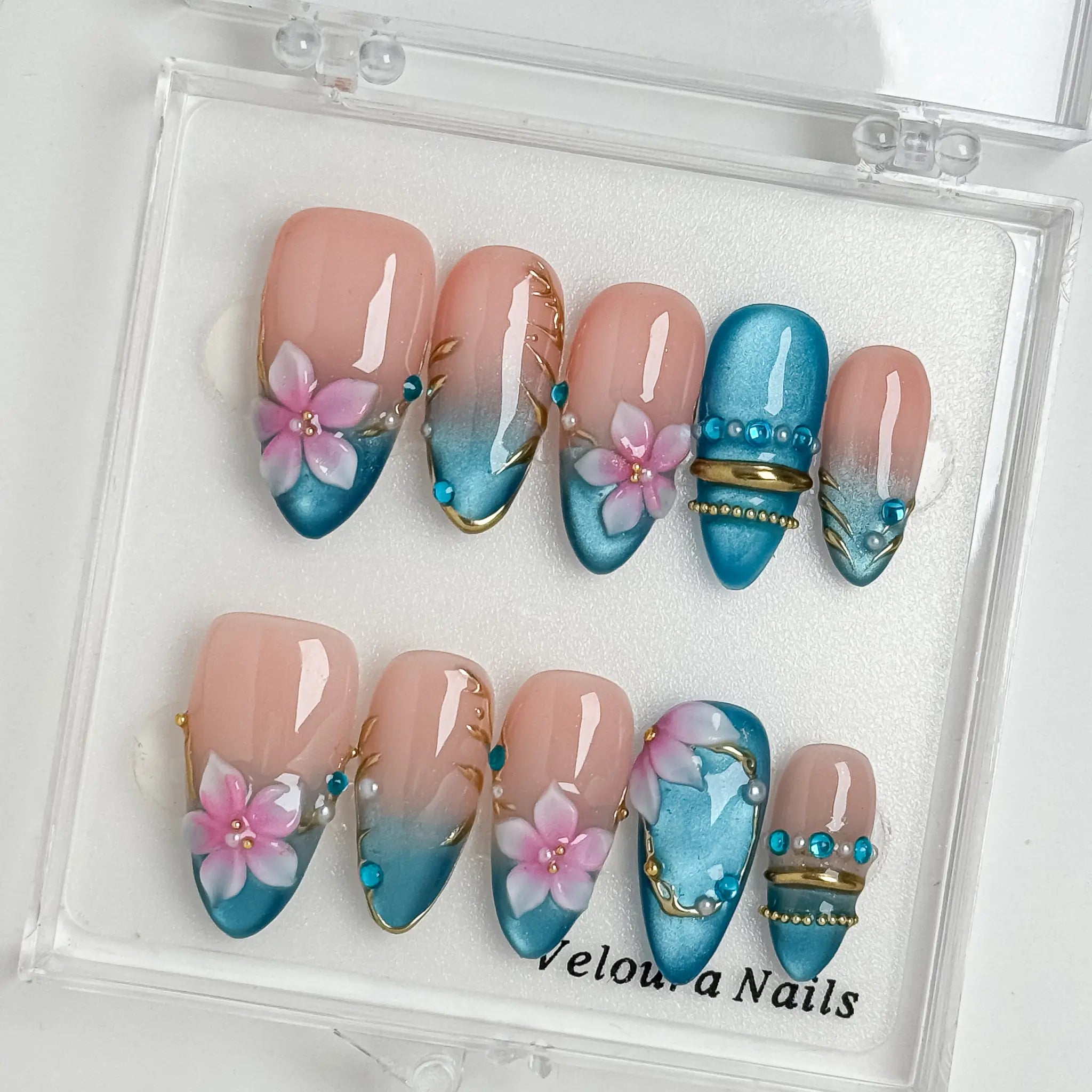 Lagoon Petal Treasure press-on nails in Blue, Pink, Gold, Nude, detail view 4