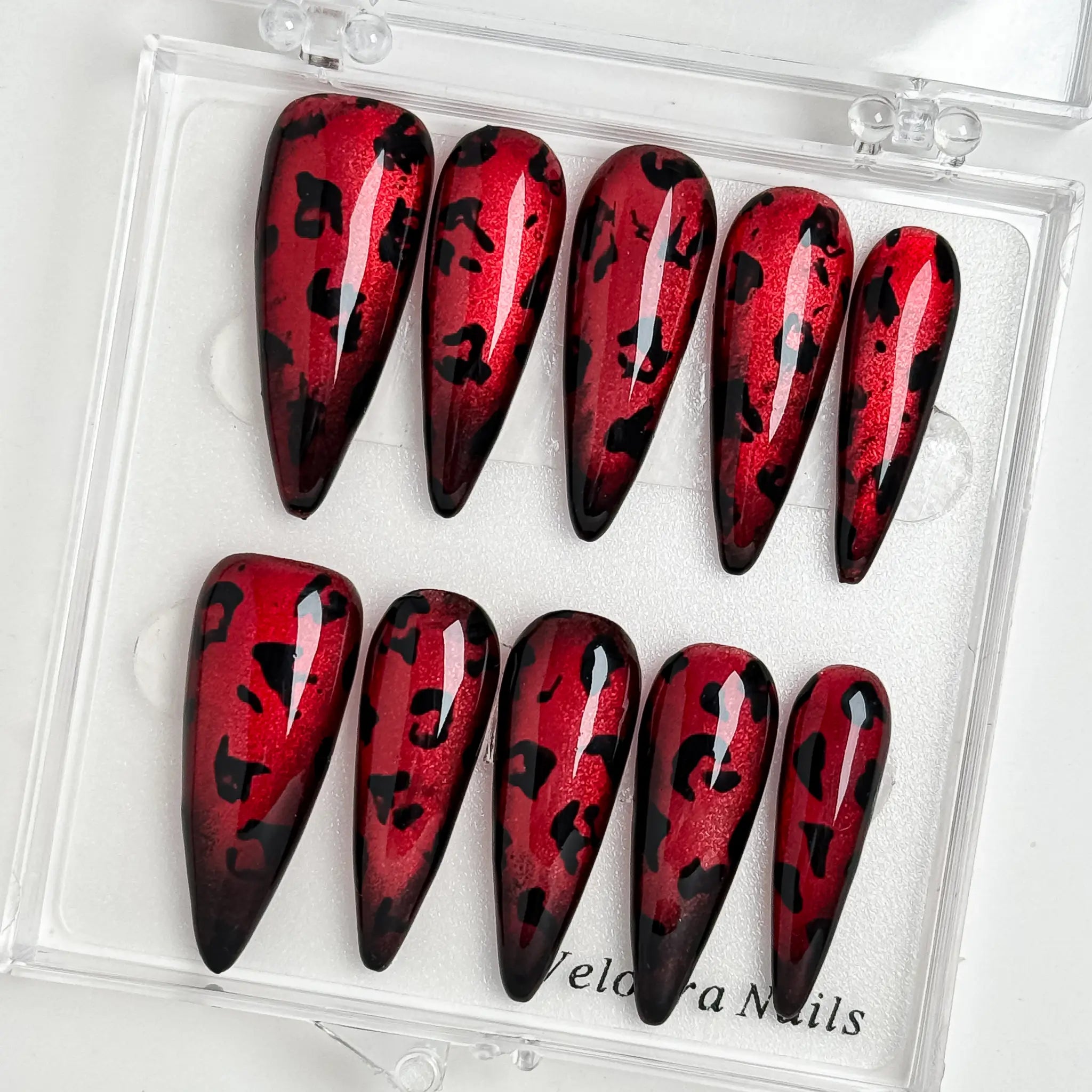 Crimson Panther Eclipse press-on nails in Red, Black, detail view 1