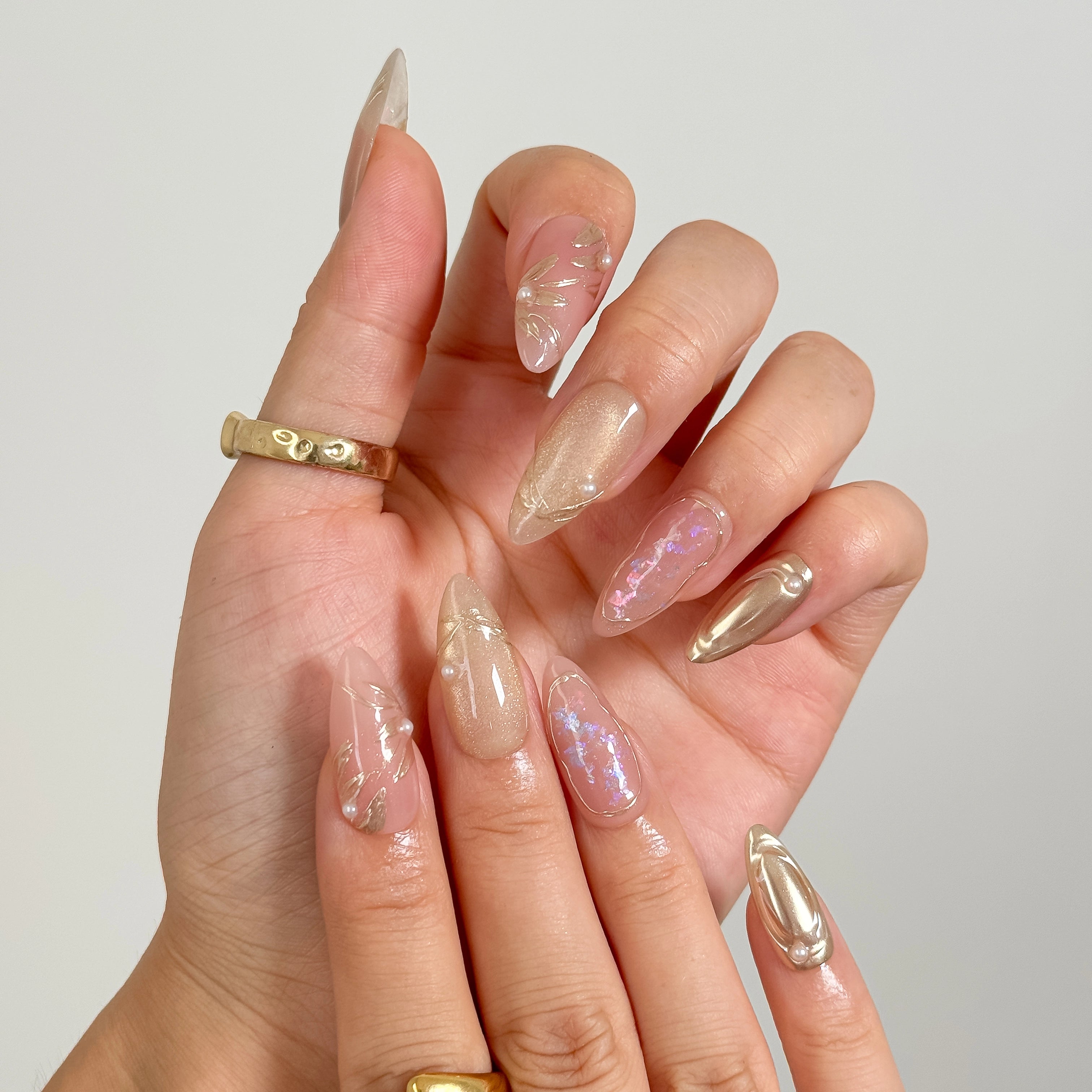 Daphne’s Golden Laurel reusable press-on nail set, alternate view 2