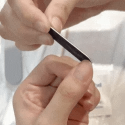 how_to_apply_press_on_nails_sticky_tabs-1.webp